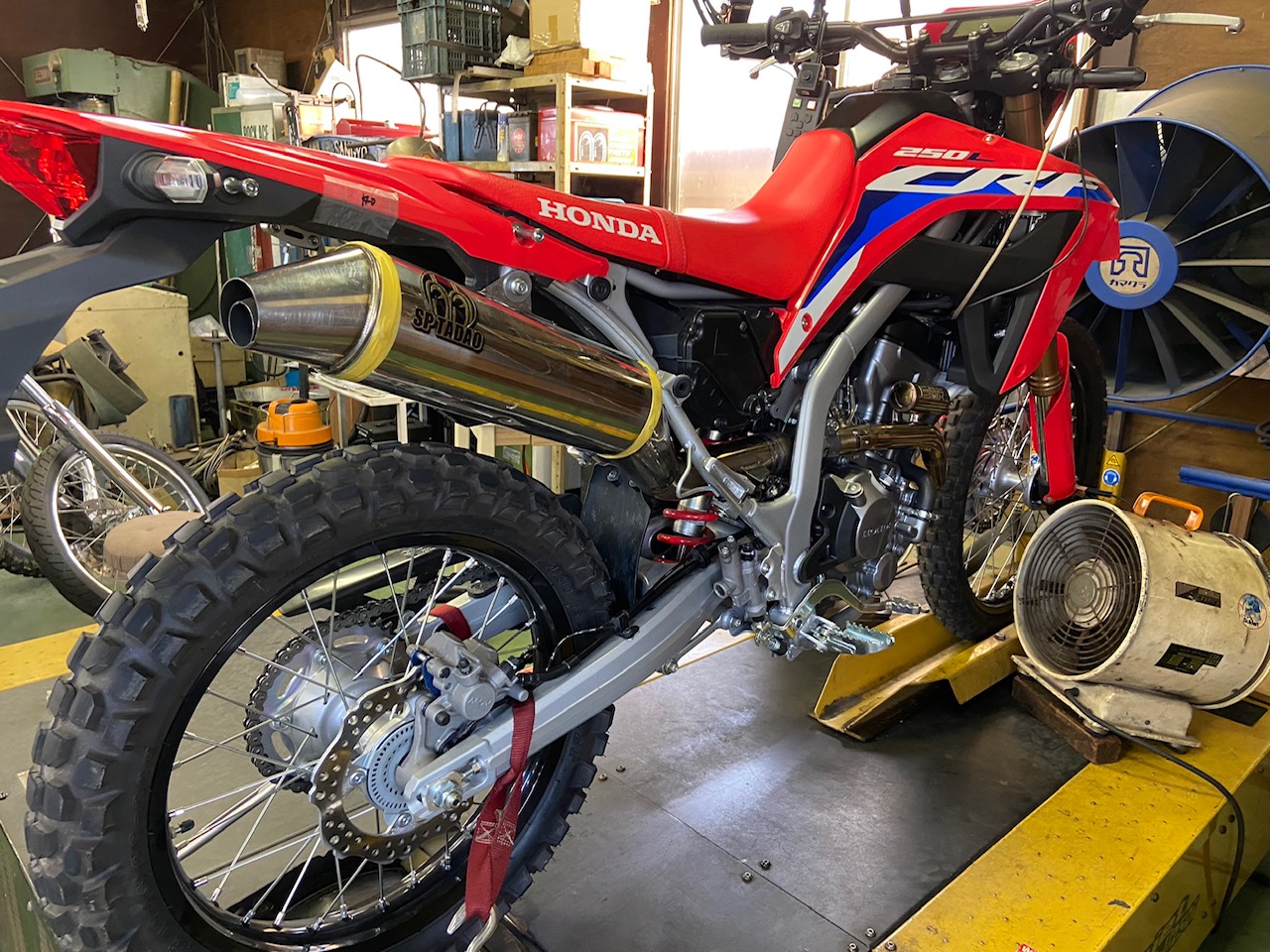 CRF250ラリー サイレンサーカバー K1T ホンダ 純正  バイク 部品 MD47 マフラーヒートガード 割れ欠け無し コンディション良好 品薄 車検 Genuine:22218818