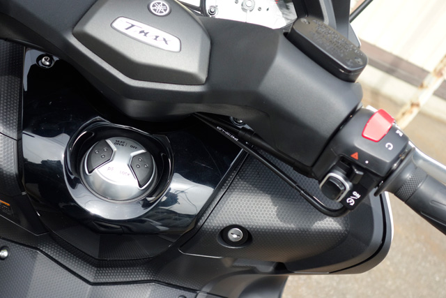 TMAX530 OVAL | 忠さんが陣頭指揮をとってマフラーを開発して