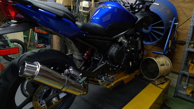 XJ6N | 忠さんが陣頭指揮をとってマフラーを開発していく実際の